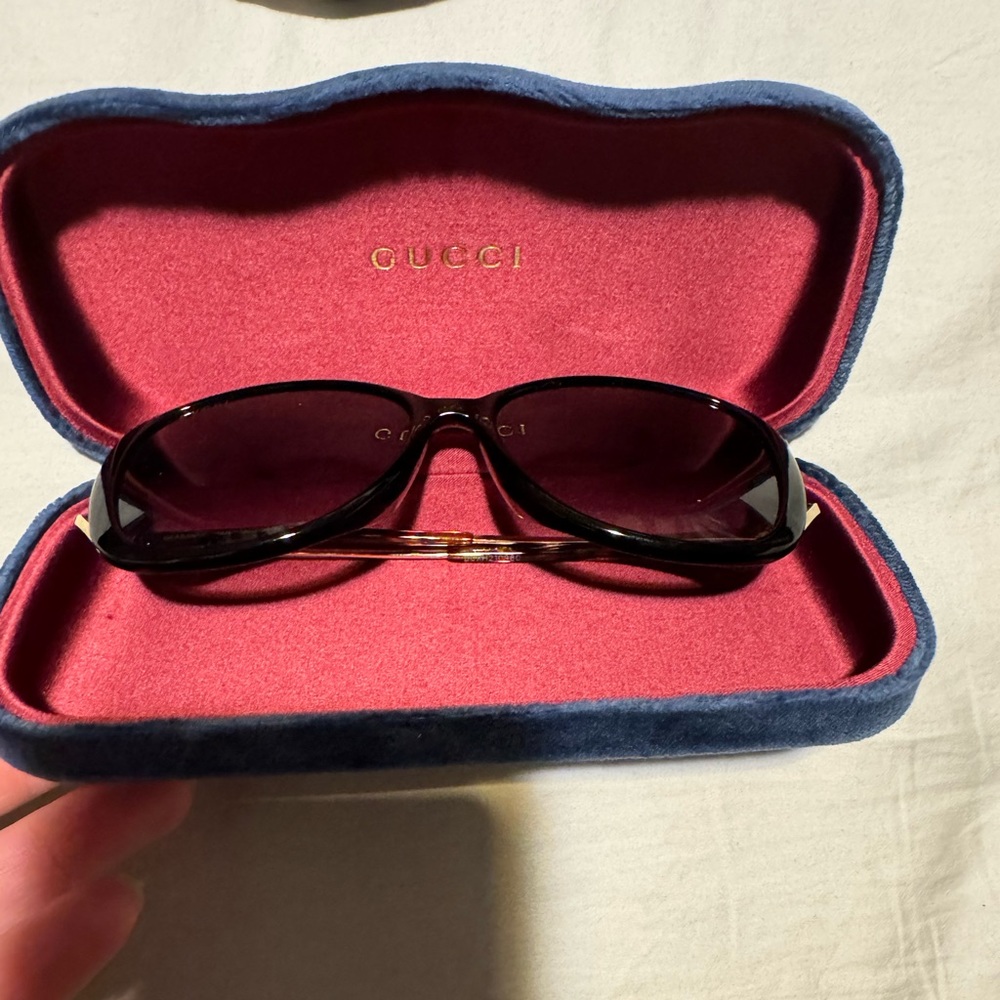 Brand new, never worn Gucci sunglasses